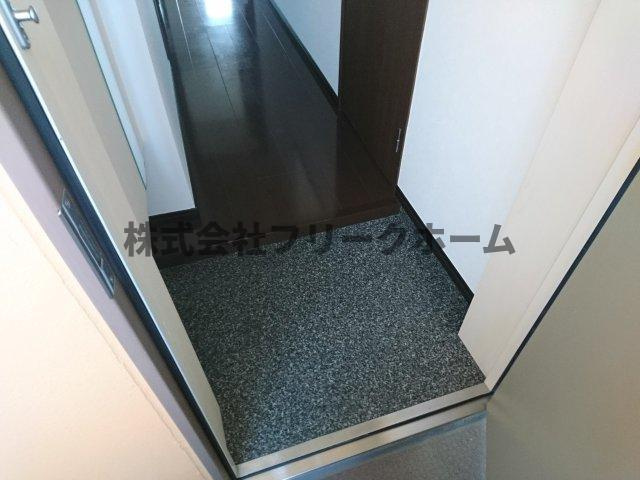 三鷹市新川６丁目の賃貸マンションの玄関