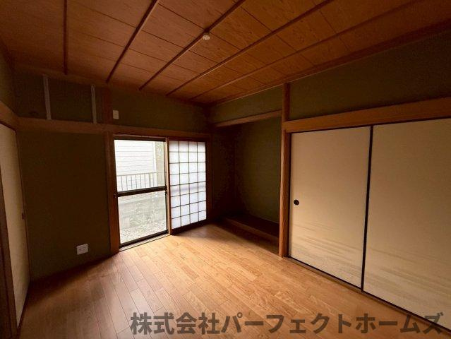 東中振1丁目戸建の洋室|落ち着いた色調の洋室です