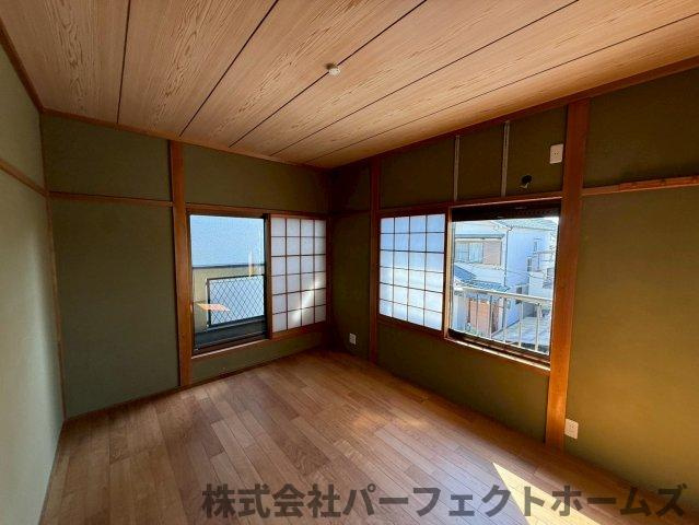 東中振1丁目戸建の洋室|広々とした洋室です