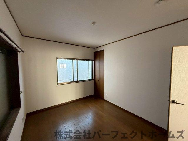 東中振1丁目戸建の洋室|広々とした洋室です