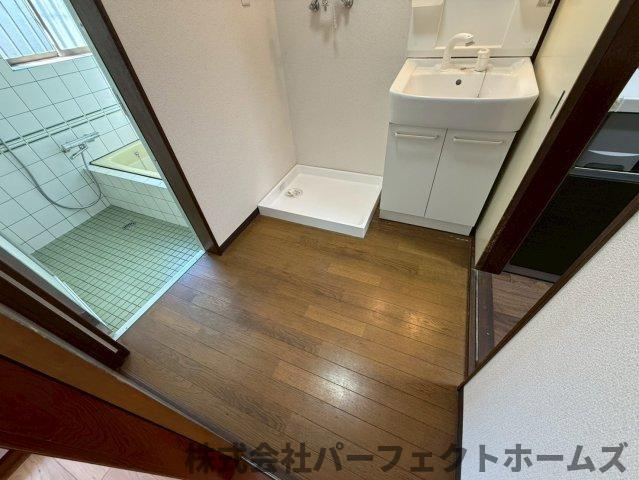 東中振1丁目戸建の洗面所|忙しい朝には欠かせない洗面所です