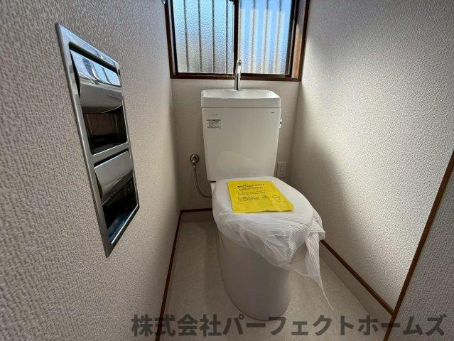 東中振1丁目戸建のトイレ|コンパクトで使いやすいトイレです