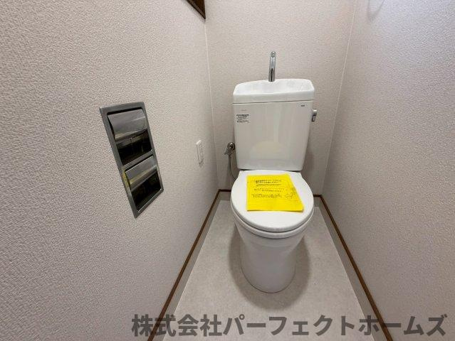 東中振1丁目戸建のトイレ|2階トイレです