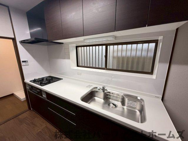 東中振1丁目戸建のキッチン|コンパクトなキッチンで掃除もラクラク