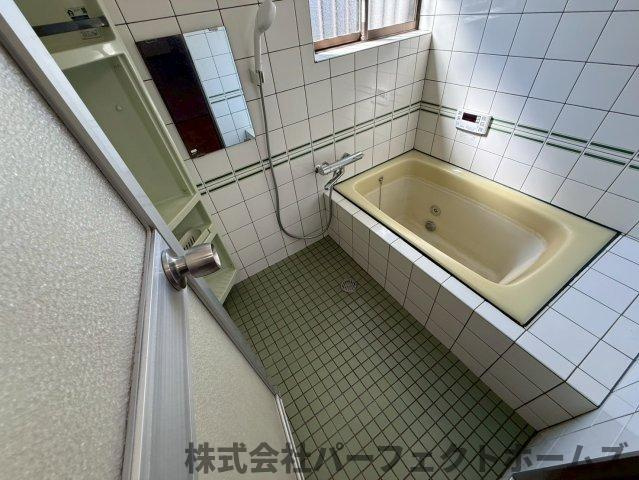 東中振1丁目戸建の浴室|コンパクトで使いやすいお風呂です