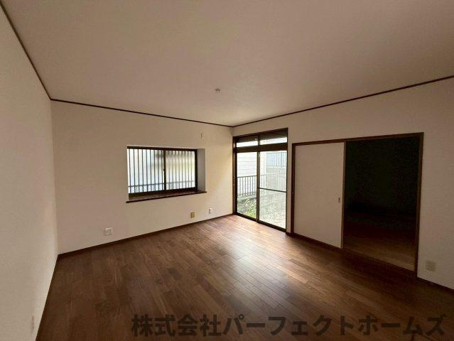 東中振1丁目戸建の居間・リビング|居間です