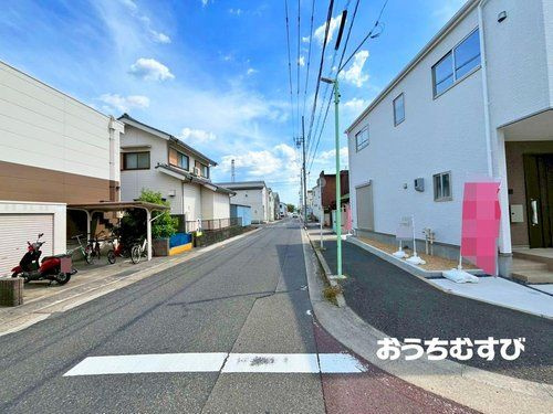 北区六が池町(全1棟)1号棟の前面道路含む現地写真