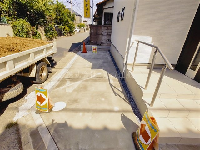 【前面道路含む現地写真】の画像