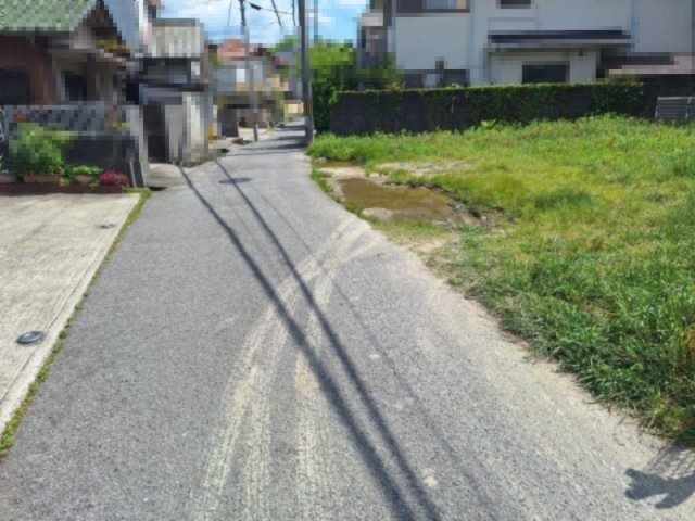 和歌山市和歌浦西一丁目　売土地の前面道路含む現地写真