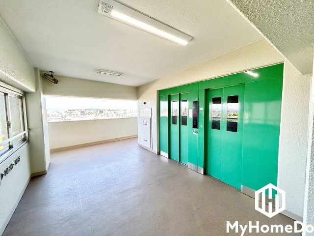 三井大曽根ハイツのその他共用部分|階段の上り下りを気にせず暮らせる、ゆとりある生活動線。お子さまからご年配の方まで、誰にとってもやさしいエレベーター付きの住まいです。