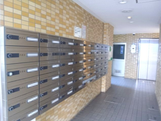 売中古マンション　ダイアパレスステーションサイド静岡2号館の設備|共用部に清潔感があります。床や壁面がきれいに保たれていて、管理状態の良さを感じますね。