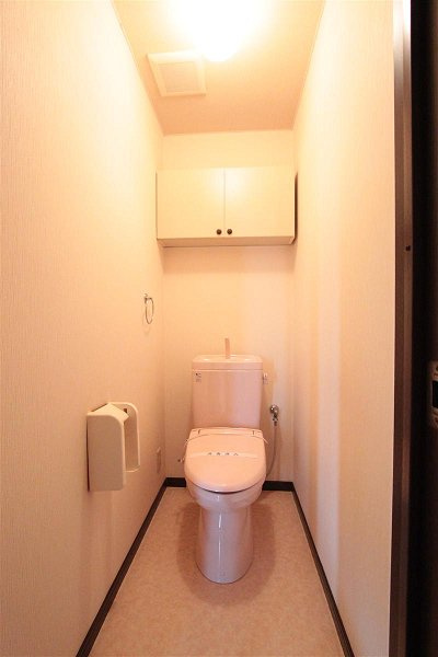 グランベールタナベ|便利な収納棚付き　※別部屋同間取り写真につき若干相違有