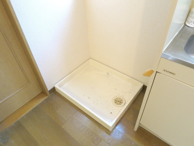 江戸川区西小岩１丁目の賃貸マンションのその他|キッチン横の室内洗濯機置場です(＾＾♪