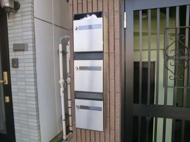 江戸川区西小岩１丁目の賃貸マンションのその他共用部分|プライバシーに配慮したメールボックス。