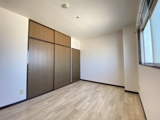 エスペラール遠若の寝室|落ち着いて過ごせるお部屋なので、寝室にいかがでしょうか
