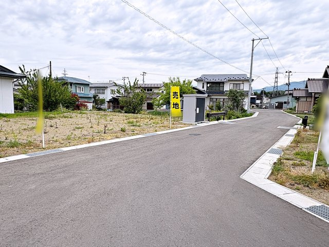 【建築条件付き売地】　会津若松市一箕町　一箕小・一箕中の前面道路含む現地写真