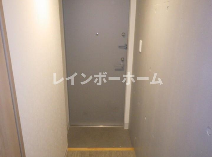 レジデンス本八幡プレイスの玄関