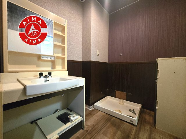 ライオンズマンション大名の駐輪場|屋根付きの駐輪場なので雨の日でも安心です。