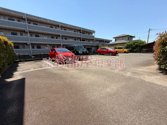 レシデンシア小森野　A棟の駐車場|駐車場に車を止められます
