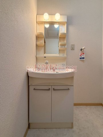 レシデンシア小森野　A棟の独立洗面台|朝の支度にも助かる、独立の洗髪洗面化粧台