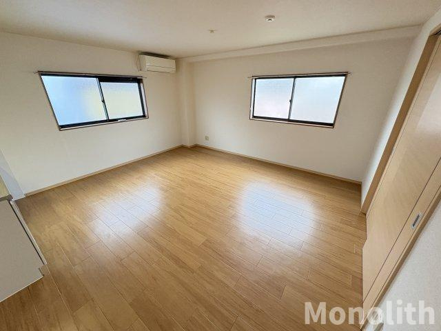 ファミーユ津久野の居間・リビング