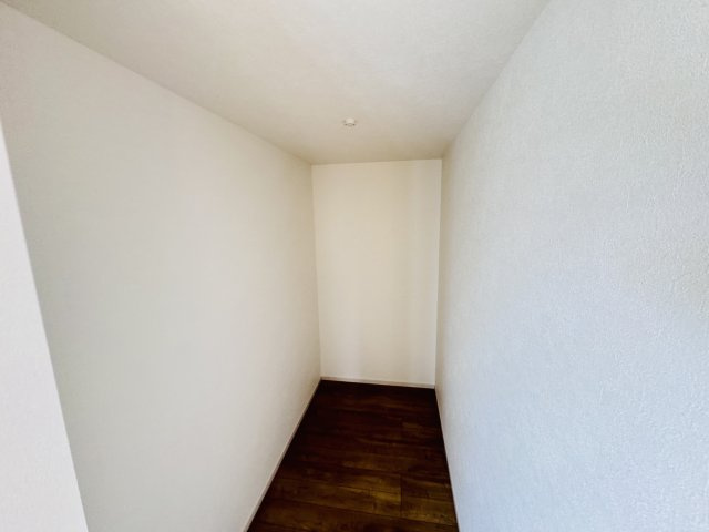 松戸市西馬橋３丁目新築戸建【馬橋小学校:7分】の収納|9.2帖寝室・ウォークインクローゼット