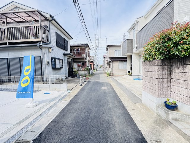 松戸市西馬橋３丁目新築戸建【馬橋小学校:7分】の前面道路含む現地写真|東側前面道路