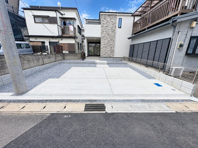 松戸市西馬橋３丁目新築戸建【馬橋小学校:7分】の駐車場|駐車スペース・並列2台駐車可