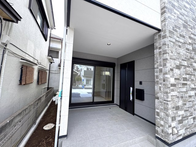 松戸市西馬橋３丁目新築戸建【馬橋小学校:7分】のエントランス|エントランス・玄関ポーチ