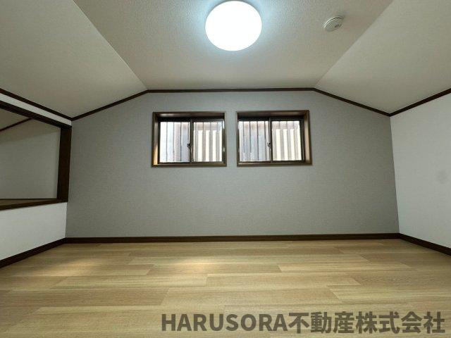 寝屋川市春日町　3階建の収納