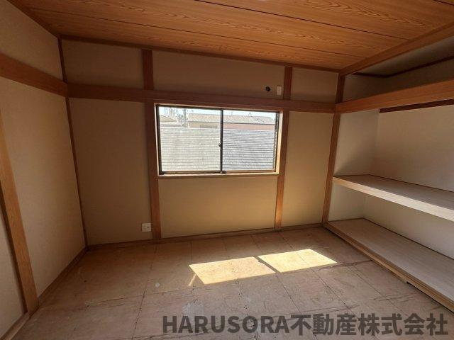 寝屋川市春日町　3階建の和室