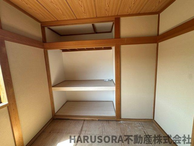 寝屋川市春日町　3階建の収納