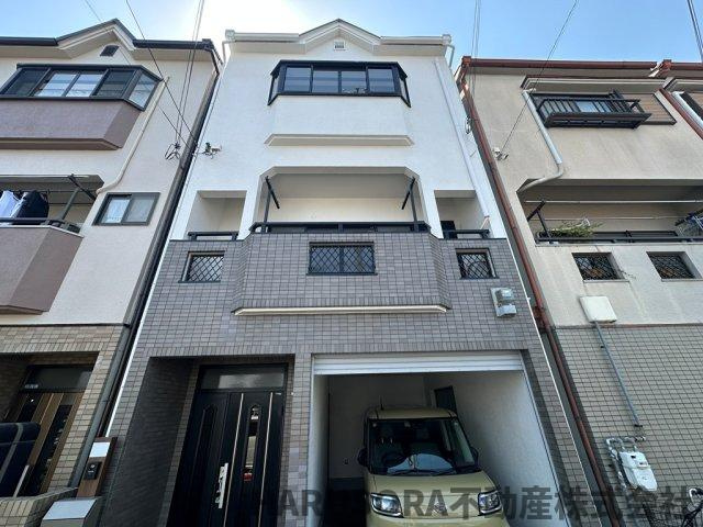 寝屋川市春日町　3階建