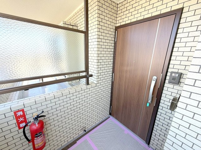 ラミアール福生の玄関