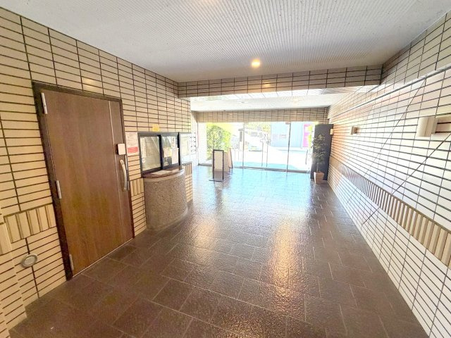 ラミアール福生のエントランス