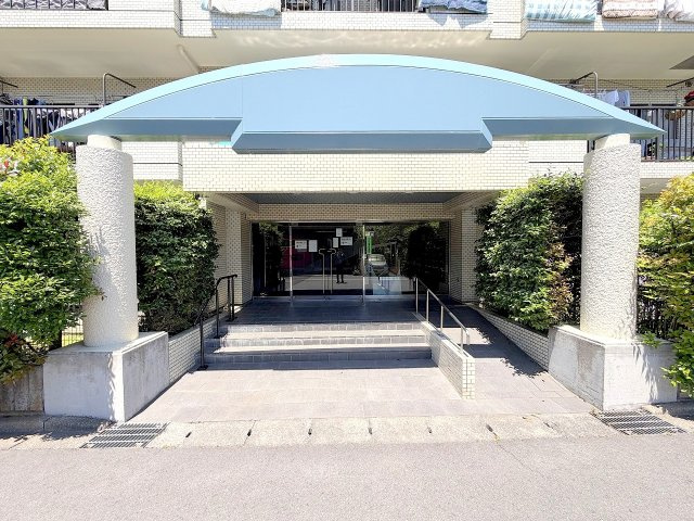 ラミアール福生のエントランス