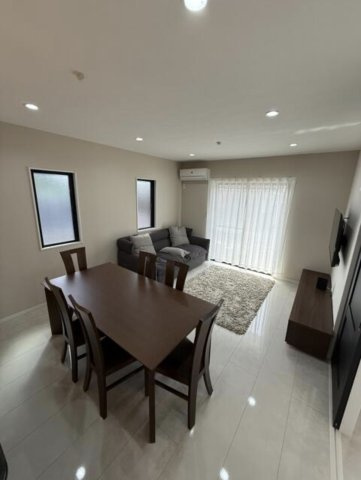 【中古戸建】邑楽郡大泉町西小泉3丁目の居間・リビング|■リビング｜家族でゆったりくつろげる、居心地の良いリビング♪賃貸と違って、テレビや音楽の音を気にしなくて良いことが嬉しいですね(*＾＾*)