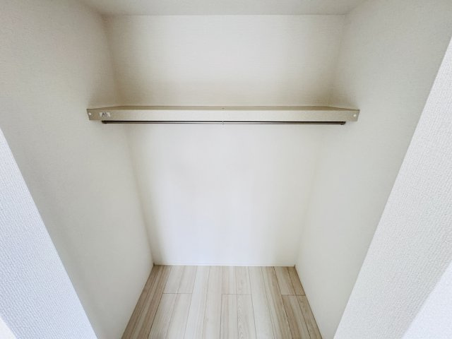 松戸市六高台４丁目新築戸建【六実小学校:2分】の収納|8帖寝室・ウォークインクローゼット