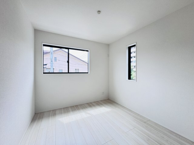 松戸市六高台４丁目新築戸建【六実小学校:2分】の洋室|5.25帖洋室