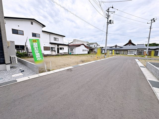 【建築条件付き売地】　会津若松市一箕町　一箕小・一箕中の前面道路含む現地写真