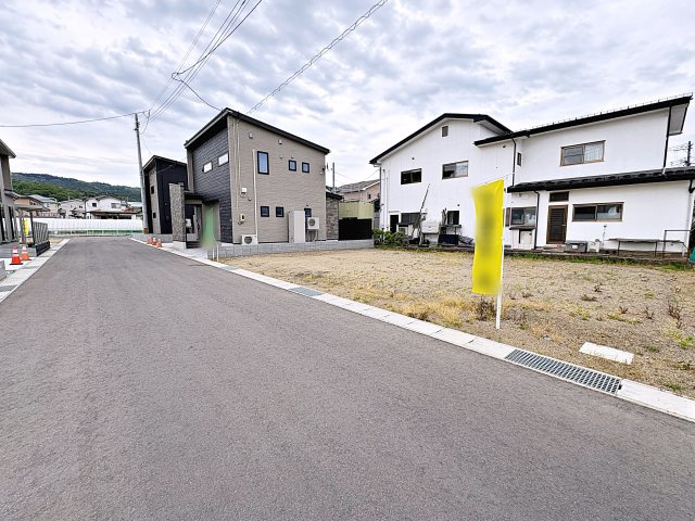 【建築条件付き売地】　会津若松市一箕町　一箕小・一箕中の前面道路含む現地写真