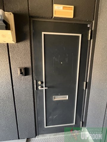 ジーライズ西味鋺A棟の玄関
