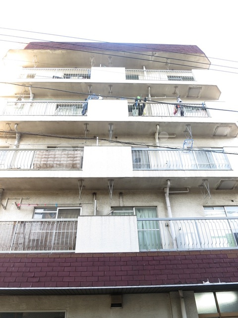メゾン高木の外観|5階建てのマンションです☆