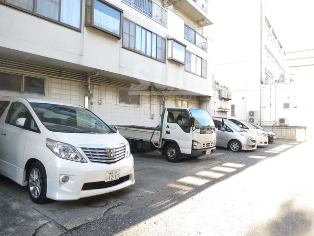 メゾン高木の駐車場|敷地内駐車場あります☆