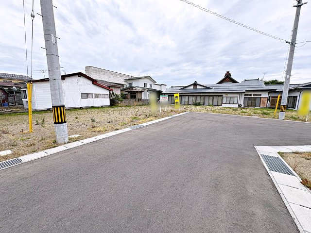 【建築条件付き売地】　会津若松市一箕町　一箕小・一箕中の前面道路含む現地写真