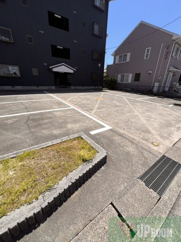 ジーライズ西味鋺A棟の駐車場