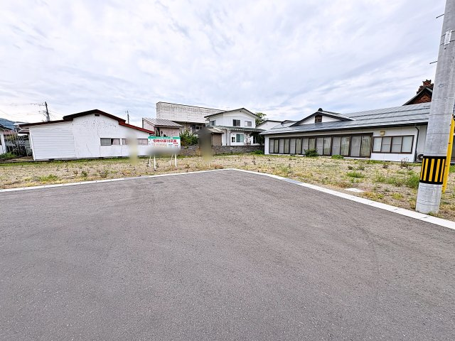 【建築条件付き売地】　会津若松市一箕町　一箕小・一箕中の前面道路含む現地写真