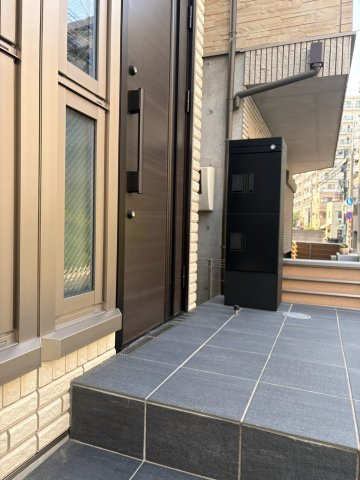 小石川2丁目貸家のエントランス