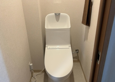 【トイレ】 | メゾン鹿島台 | トイレは大きさや形、機能、抗菌性などが異なる多種多彩なタイプが各メーカーから出ています。それぞれに良さがあるため、事前にどういったタイプのトイレがいいのかをご家庭内で決めて、内見に行くといいでしょう。