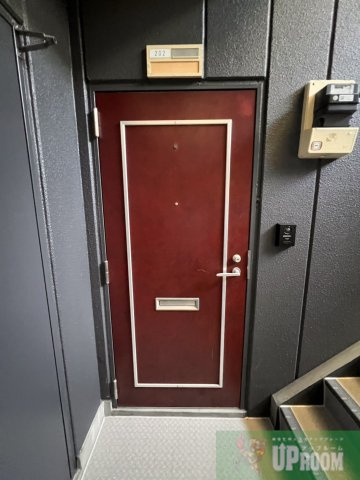 ジーライズ西味鋺B棟の玄関